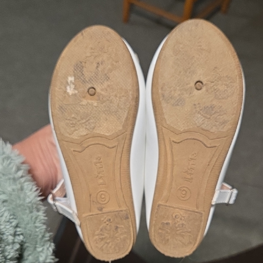 Chic White Kids Dress Shoes with Rhinestone Bow 💓4/$25 - Picture 4 of 6